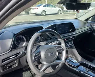 Benzin 2,5L Motor von Hyundai Sonata 2020 zur Miete in Kutaisi.
