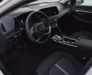 Benzin 2,5L Motor von Hyundai Sonata 2021 zur Miete in Kutaisi.