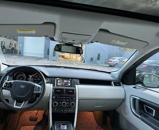 Vermietung Land Rover Discovery Sport. Komfort, Premium, SUV Fahrzeug zur Miete in Albanien ✓ Kaution Keine Kaution ✓ Versicherungsoptionen KFZ-HV, TKV, VKV Plus, VKV Komplett, Diebstahlschutz, Ausland, Junge.