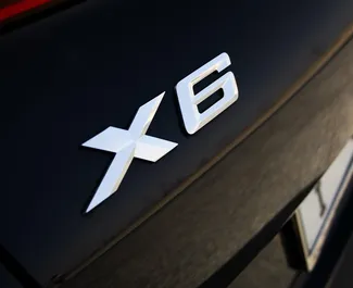 Benzin L Motor von BMW X6 2025 zur Miete in Dubai.