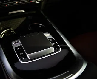 Mercedes-Benz G63 AMG 2025 zur Miete verfügbar in Dubai, mit Kilometerbegrenzung 250 km/Tag.