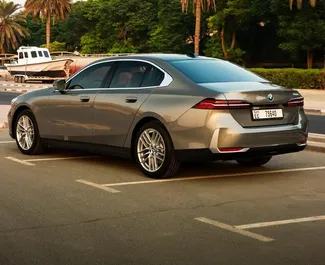 Mietwagen BMW 520i 2025 in VAE, mit Benzin-Kraftstoff und  PS ➤ Ab 400 AED pro Tag.
