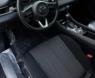 Mazda 6 2025 zur Miete verfügbar in Dubai, mit Kilometerbegrenzung 250 km/Tag.