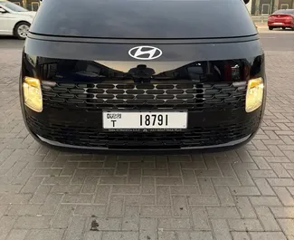 Frontansicht eines Mietwagens Hyundai Staria in Dubai, VAE ✓ Auto Nr.15333. ✓ Automatisch TM ✓ 0 Bewertungen.