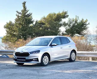 Frontansicht eines Mietwagens Skoda Fabia in Budva, Montenegro ✓ Auto Nr.15339. ✓ Automatisch TM ✓ 0 Bewertungen.