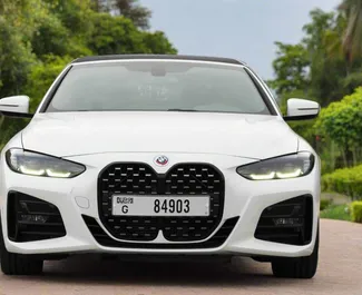 Frontansicht eines Mietwagens BMW 420i Cabrio in Dubai, VAE ✓ Auto Nr.15321. ✓ Automatisch TM ✓ 0 Bewertungen.