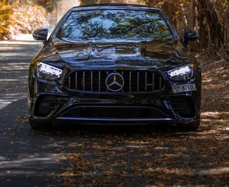 Frontansicht eines Mietwagens Mercedes-Benz E53 AMG in Dubai, VAE ✓ Auto Nr.15319. ✓ Automatisch TM ✓ 0 Bewertungen.