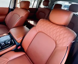 Nissan Patrol 2024 zur Miete verfügbar in Dubai, mit Kilometerbegrenzung 250 km/Tag.
