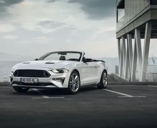 Frontansicht eines Mietwagens Ford Mustang GT Cabrio in Tiflis, Georgien ✓ Auto Nr.15474. ✓ Automatisch TM ✓ 0 Bewertungen.
