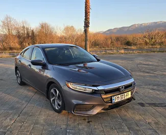 Vermietung Honda Insight. Wirtschaft, Komfort Fahrzeug zur Miete in Georgien ✓ Kaution Keine Kaution ✓ Versicherungsoptionen KFZ-HV, TKV, Keine Kaution.