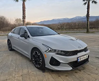 Frontansicht eines Mietwagens Kia K5 in Batumi, Georgien ✓ Auto Nr.15522. ✓ Automatisch TM ✓ 0 Bewertungen.