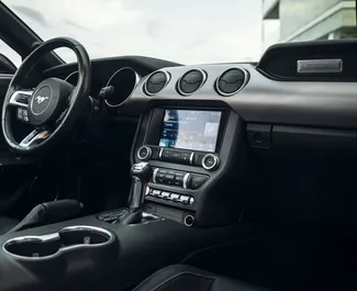 Mieten Sie ein Ford Mustang GT Cabrio in Tiflis Georgien