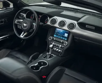 Mieten Sie ein Ford Mustang GT Cabrio in Tiflis Georgien