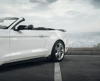 Mietwagen Ford Mustang GT Cabrio 2021 in Georgien, mit Benzin-Kraftstoff und 306 PS ➤ Ab 230 GEL pro Tag.
