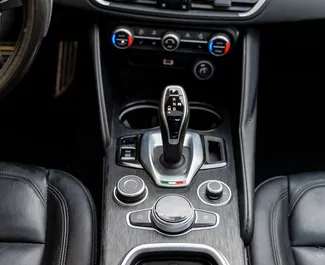 Vermietung Alfa Romeo Giulia. Wirtschaft, Komfort Fahrzeug zur Miete in Georgien ✓ Kaution Einzahlung von 540 GEL ✓ Versicherungsoptionen KFZ-HV.