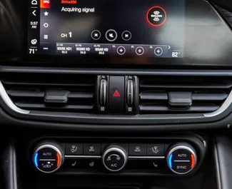 Benzin 2,0L Motor von Alfa Romeo Giulia 2022 zur Miete in Tiflis.