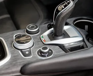 Alfa Romeo Giulia 2022 mit Antriebssystem Heckantrieb, verfügbar in Tiflis.