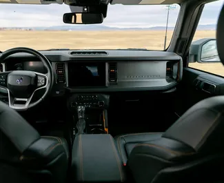 Vermietung Ford Bronco. Komfort, SUV Fahrzeug zur Miete in Georgien ✓ Kaution Einzahlung von 800 GEL ✓ Versicherungsoptionen KFZ-HV.