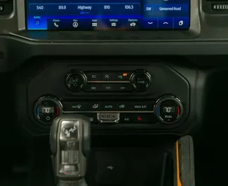 Benzin 2,7L Motor von Ford Bronco 2024 zur Miete in Tiflis.