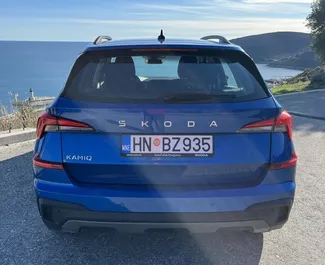 Frontansicht eines Mietwagens Skoda Kamiq in Herceg-Novi, Montenegro ✓ Auto Nr.15454. ✓ Automatisch TM ✓ 0 Bewertungen.
