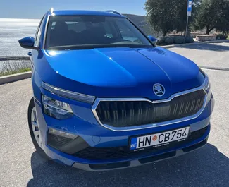Frontansicht eines Mietwagens Skoda Kamiq in Herceg-Novi, Montenegro ✓ Auto Nr.15455. ✓ Automatisch TM ✓ 0 Bewertungen.