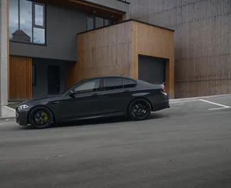 BMW 535 2016 zur Miete verfügbar in Tiflis, mit Kilometerbegrenzung 150 km/Tag.