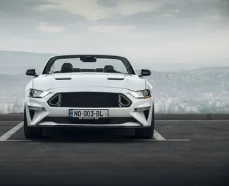 Ford Mustang GT Cabrio 2021 mit Antriebssystem Heckantrieb, verfügbar in Tiflis.