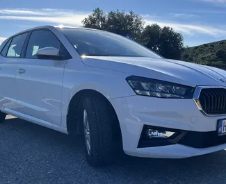 Frontansicht eines Mietwagens Skoda Fabia in Herceg-Novi, Montenegro ✓ Auto Nr.15424. ✓ Automatisch TM ✓ 0 Bewertungen.