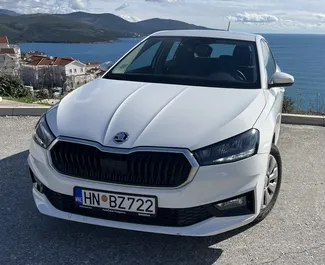 Frontansicht eines Mietwagens Skoda Fabia in Herceg-Novi, Montenegro ✓ Auto Nr.15425. ✓ Automatisch TM ✓ 1 Bewertungen.