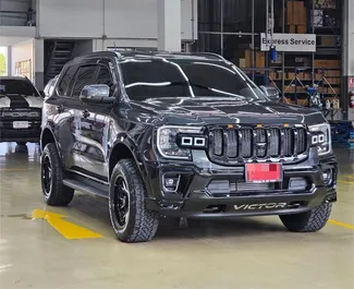 Diesel 2,0L Motor von Ford Everest 2023 zur Miete in Phuket.