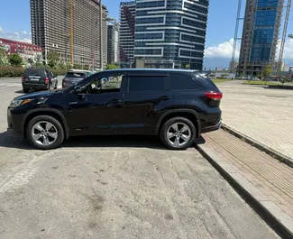 Vermietung Toyota Highlander. Komfort, Premium, Crossover Fahrzeug zur Miete in Georgien ✓ Kaution Einzahlung von 300 GEL ✓ Versicherungsoptionen KFZ-HV, Diebstahlschutz.