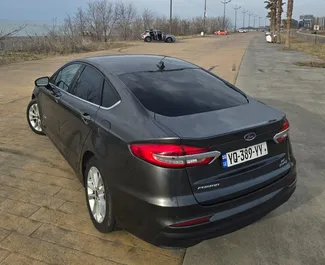 Benzin 2,0L Motor von Ford Fusion Sedan 2018 zur Miete in Batumi.