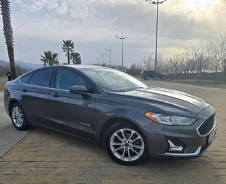Frontansicht eines Mietwagens Ford Fusion Sedan in Batumi, Georgien ✓ Auto Nr.15517. ✓ Automatisch TM ✓ 0 Bewertungen.