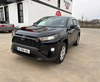 Frontansicht eines Mietwagens Toyota Rav4 in Kutaisi, Georgien ✓ Auto Nr.15490. ✓ Automatisch TM ✓ 0 Bewertungen.