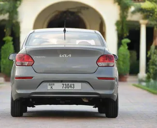 Frontansicht eines Mietwagens Kia Pegas in Dubai, VAE ✓ Auto Nr.15432. ✓ Automatisch TM ✓ 0 Bewertungen.