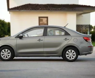 Vermietung Kia Pegas. Wirtschaft Fahrzeug zur Miete in VAE ✓ Kaution Einzahlung von 1000 AED ✓ Versicherungsoptionen KFZ-HV.