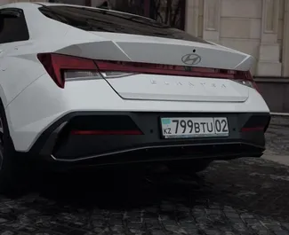 Hyundai Elantra 2024 zur Miete verfügbar in Almaty, mit Kilometerbegrenzung 250 km/Tag.