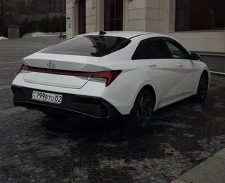 Benzin 1,6L Motor von Hyundai Elantra 2024 zur Miete in Almaty.