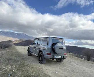 Innenraum von Mercedes-Benz G63 zur Miete in Georgien. Ein großartiges 5-Sitzer Fahrzeug mit Automatisch Getriebe.