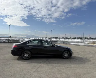 Benzin 2,0L Motor von Mercedes-Benz C-Class 2023 zur Miete in Tiflis.