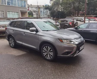 Mietwagen Mitsubishi Outlander 2019 in Georgien, mit Benzin-Kraftstoff und 166 PS ➤ Ab 92 GEL pro Tag.