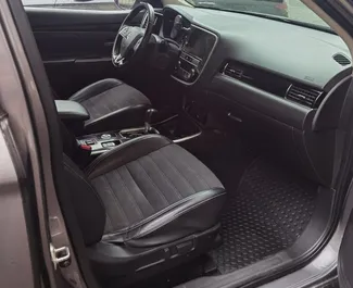 Vermietung Mitsubishi Outlander. Komfort, Crossover Fahrzeug zur Miete in Georgien ✓ Kaution Einzahlung von 270 GEL ✓ Versicherungsoptionen KFZ-HV, TKV, Insassen.