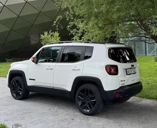 Frontansicht eines Mietwagens Jeep Renegade in Tiflis, Georgien ✓ Auto Nr.1307. ✓ Automatisch TM ✓ 16 Bewertungen.