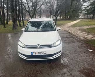Volkswagen Touran 2019 zur Miete verfügbar in Budva, mit Kilometerbegrenzung unbegrenzte.