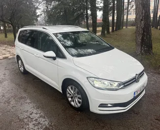 Diesel 2,0L Motor von Volkswagen Touran 2019 zur Miete in Budva.