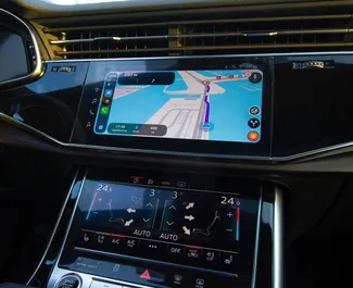 Innenraum von Audi Q7 zur Miete in VAE. Ein großartiges 7-Sitzer Fahrzeug mit Automatisch Getriebe.