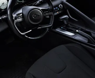 Benzin 1,6L Motor von Hyundai Elantra 2022 zur Miete in Almaty.