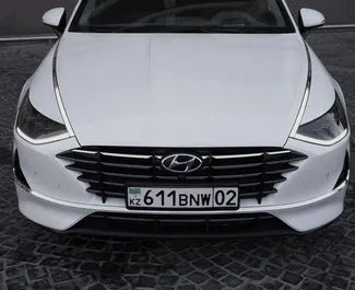 Hyundai Sonata 2021 zur Miete verfügbar in Almaty, mit Kilometerbegrenzung 250 km/Tag.