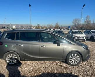 Opel Zafira 2021 zur Miete verfügbar am Flughafen von Tirana, mit Kilometerbegrenzung unbegrenzte.