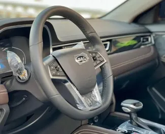 JAC J7 2025 zur Miete verfügbar in Dubai, mit Kilometerbegrenzung 250 km/Tag.